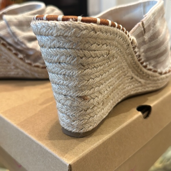 Sugar Brand size 9 Sandal Wedge Shoe NWOT. - Picture 4 of 7